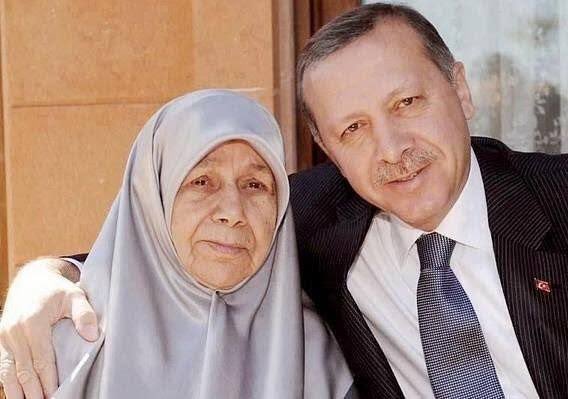 Ahmet AYDIN (@ahmetaydin_02) on Twitter photo Cumhurbaşkanımız Sn. <a href="/RTErdogan/">Recep Tayyip Erdoğan</a> ve ahirete irtihal etmiş merhum validesine ağza alınmayacak küfürler ederek mi demokratik hakkınızı kullanıyorsunuz?
Yargının yönelttiği onlarca soruya milletin huzurunda cevap vermek yerine kitleleri kışkırtmak, gencecik evlatlarımızı sokaklarda Cumhurbaşkanımız Sn. <a href="/RTErdogan/">Recep Tayyip Erdoğan</a> ve ahirete irtihal etmiş merhum validesine ağza alınmayacak küfürler ederek mi demokratik hakkınızı kullanıyorsunuz?
Yargının yönelttiği onlarca soruya milletin huzurunda cevap vermek yerine kitleleri kışkırtmak, gencecik evlatlarımızı sokaklarda