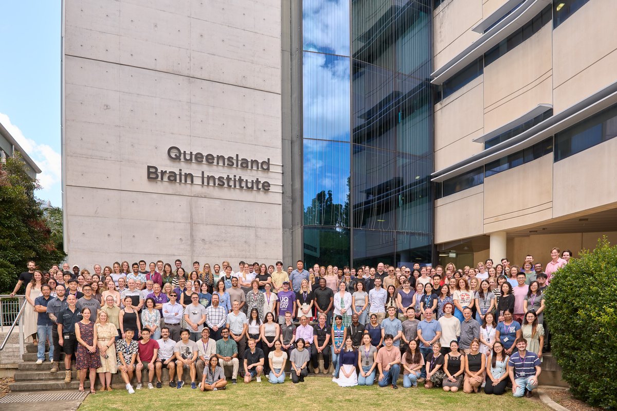 QldBrainInst's tweet image. New year, new team photo! 📸✨
Our researchers and staff remain committed to improving lives by better understanding the brain in health and disease.
We look forward to what the rest of this year will bring...
#UQ #QBI #research #neuroscience #health