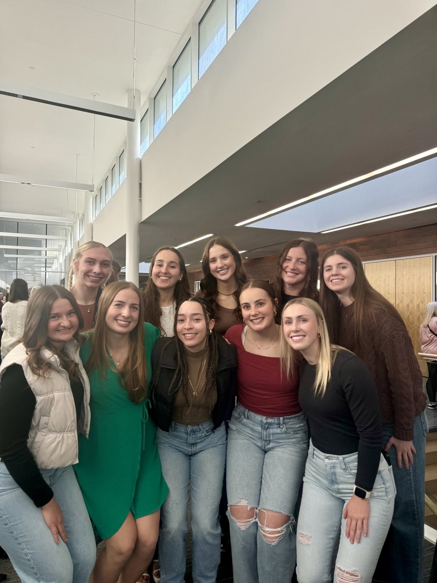 UIU_WBB's tweet photo. Ready for the EmpowHER Dinner! 🦚

#FeathersUp https://t.co/cZrHnNitDB