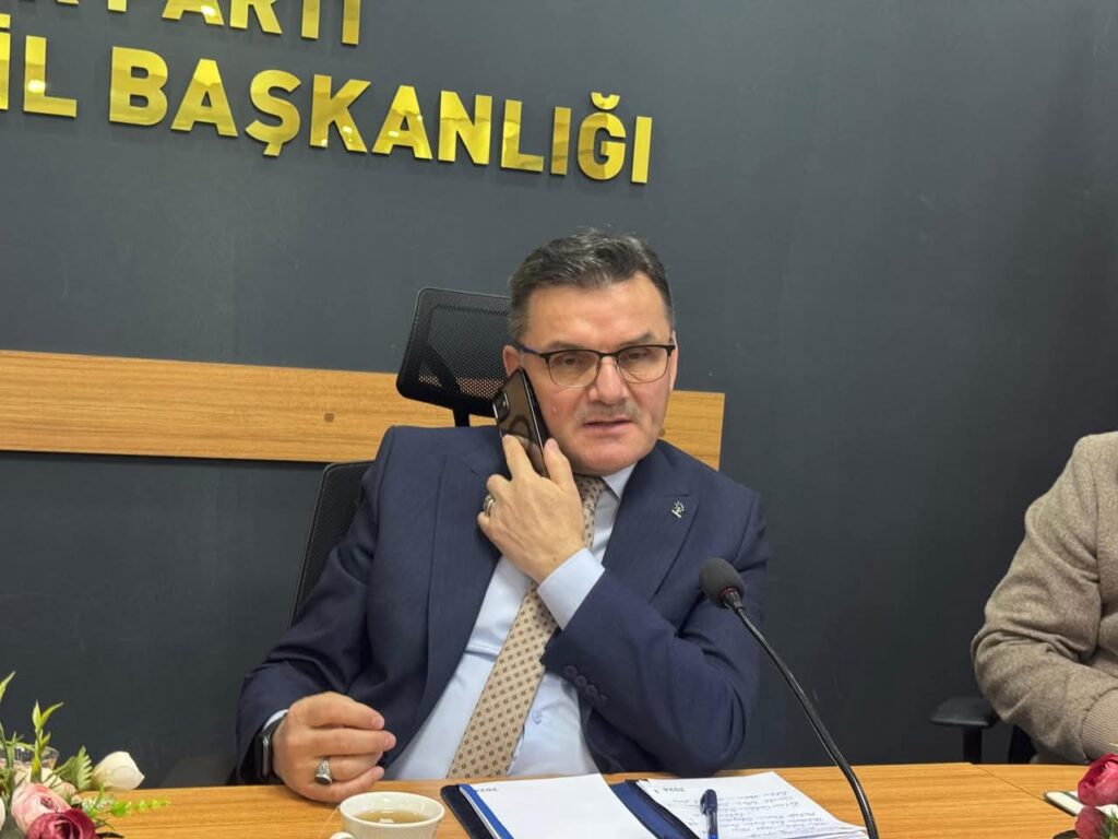 AK Parti Bartın İl Başkanı Yaşar Arslan, Amasra’da yaklaşık iki buçuk yıl önce yaşanan maden faciası ve sonrasında devam eden yargı sürecine ilişkin kamuoyuna yönelik bir basın açıklaması yaptı.

bartinduysun.com/ak-parti-barti…