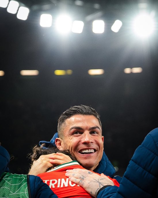totalcristiano's tweet photo. In the end, he smiled. https://t.co/JfKZG0ugXy