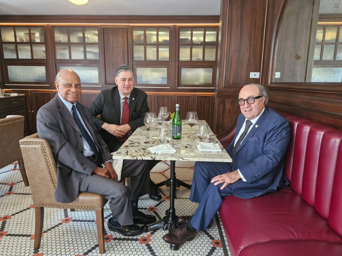 Embajada de Panamá en Colombia tweet media