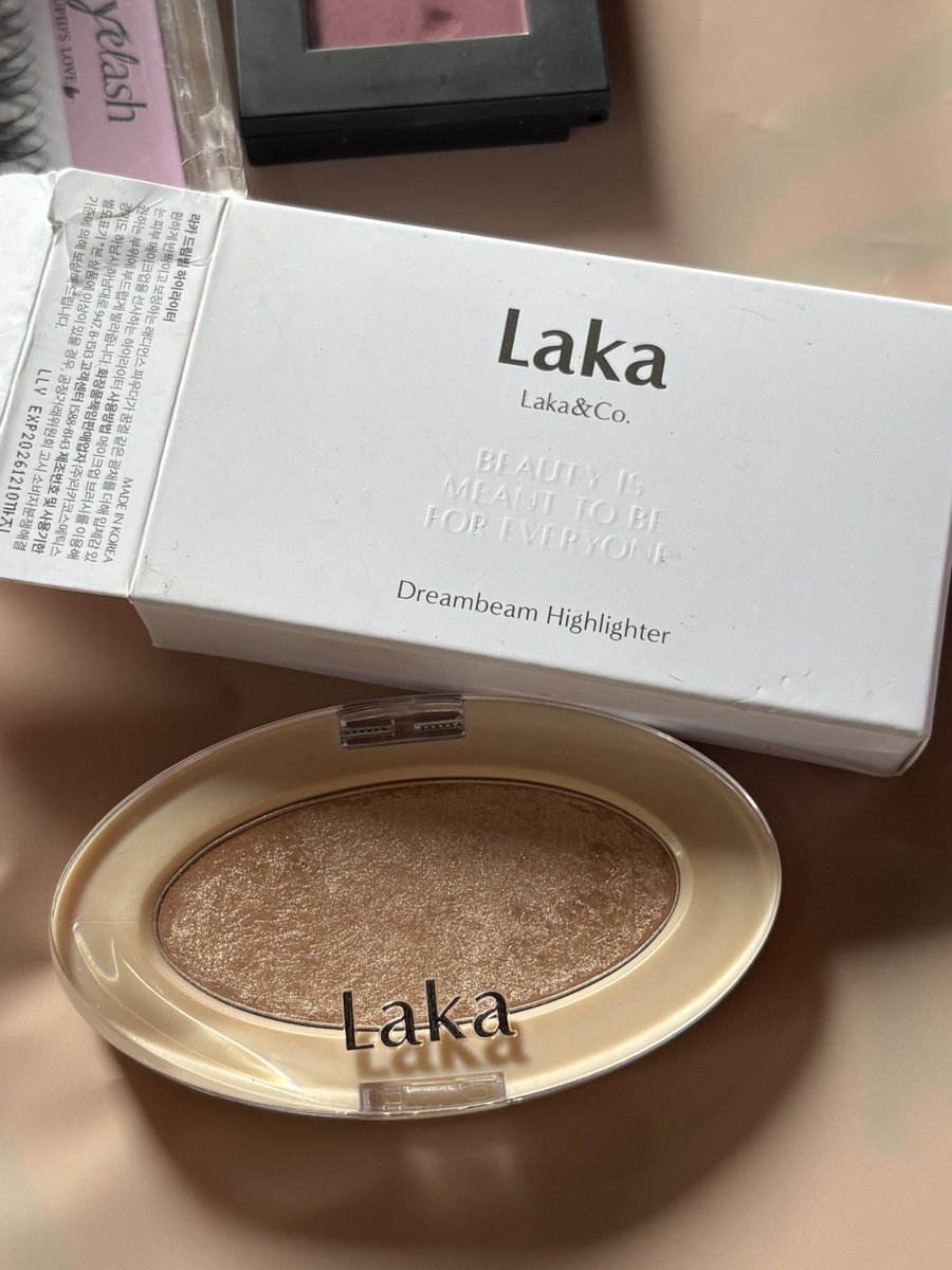 looklikelovena's tweet photo. ￼Laka #Highlighter 
ส่งต่อ220 (from490)
ใช้ไป2-3ครั้ง มีกล่องให้ค่ะ

 #laka #ส่งต่อคสอ #ส่งต่อเครื่องสําอาง #ส่งต่อคสอมือสอง #คสอเกาหลี  #ส่งต่อเครื่องสําอาง #ส่งต่อสกินแคร์ 
#ส่งต่อlaka #คสอมือ2 #คสอ https://t.co/CAwxF3CVqm