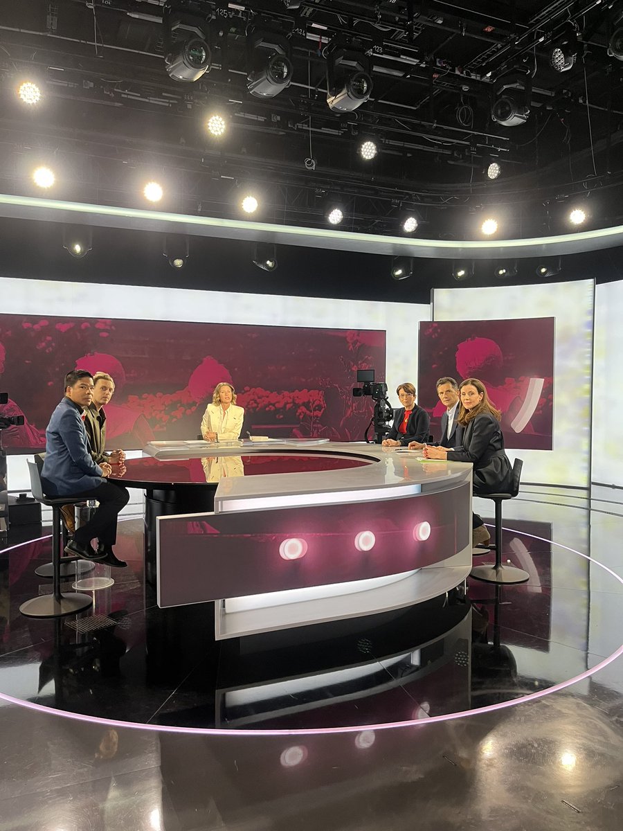 EHPAD Danny (@danny_ehpad) on Twitter photo À ce soir, à 23h sur <a href="/FranceTV/">France tv</a>
Merci aux journalistes pour leur vigilance et leur éclairage sur les enjeux du grand âge. Grâce à vous, l’image des Ehpad évolue et les conditions de vie des résidents s’améliorent.
<a href="/jbmarteau/">Jean-Baptiste Marteau</a> <a href="/jjbertolus/">Jean-Jérôme Bertolus</a> <a href="/valerie_expert/">valérie Expert</a> <a href="/yannickneuder/">Dr. Yannick Neuder</a> <a href="/Neila/">Neila</a> À ce soir, à 23h sur <a href="/FranceTV/">France tv</a>
Merci aux journalistes pour leur vigilance et leur éclairage sur les enjeux du grand âge. Grâce à vous, l’image des Ehpad évolue et les conditions de vie des résidents s’améliorent.
<a href="/jbmarteau/">Jean-Baptiste Marteau</a> <a href="/jjbertolus/">Jean-Jérôme Bertolus</a> <a href="/valerie_expert/">valérie Expert</a> <a href="/yannickneuder/">Dr. Yannick Neuder</a> <a href="/Neila/">Neila</a>