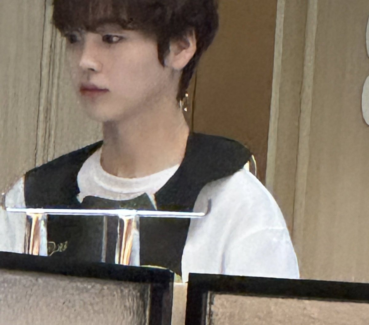 ppin000032's tweet photo. 이건 같이 있던 친구가 찍은거
얼굴 정말 작고 목 길고 어깨 넓어서 멀리서봐도 연예인 같았음 그리고 소스를 되게 오래만드심
무슨 촬영하는거 같던데(?) 룸 이용했고 다른 멤버는 못봤어영

#크래비티 #송형준 #형준 https://t.co/pQSC9bMhXh