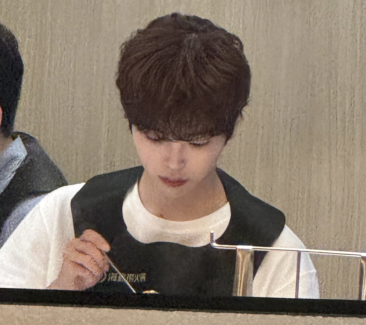 ppin000032's tweet photo. 이건 같이 있던 친구가 찍은거
얼굴 정말 작고 목 길고 어깨 넓어서 멀리서봐도 연예인 같았음 그리고 소스를 되게 오래만드심
무슨 촬영하는거 같던데(?) 룸 이용했고 다른 멤버는 못봤어영

#크래비티 #송형준 #형준 https://t.co/pQSC9bMhXh
