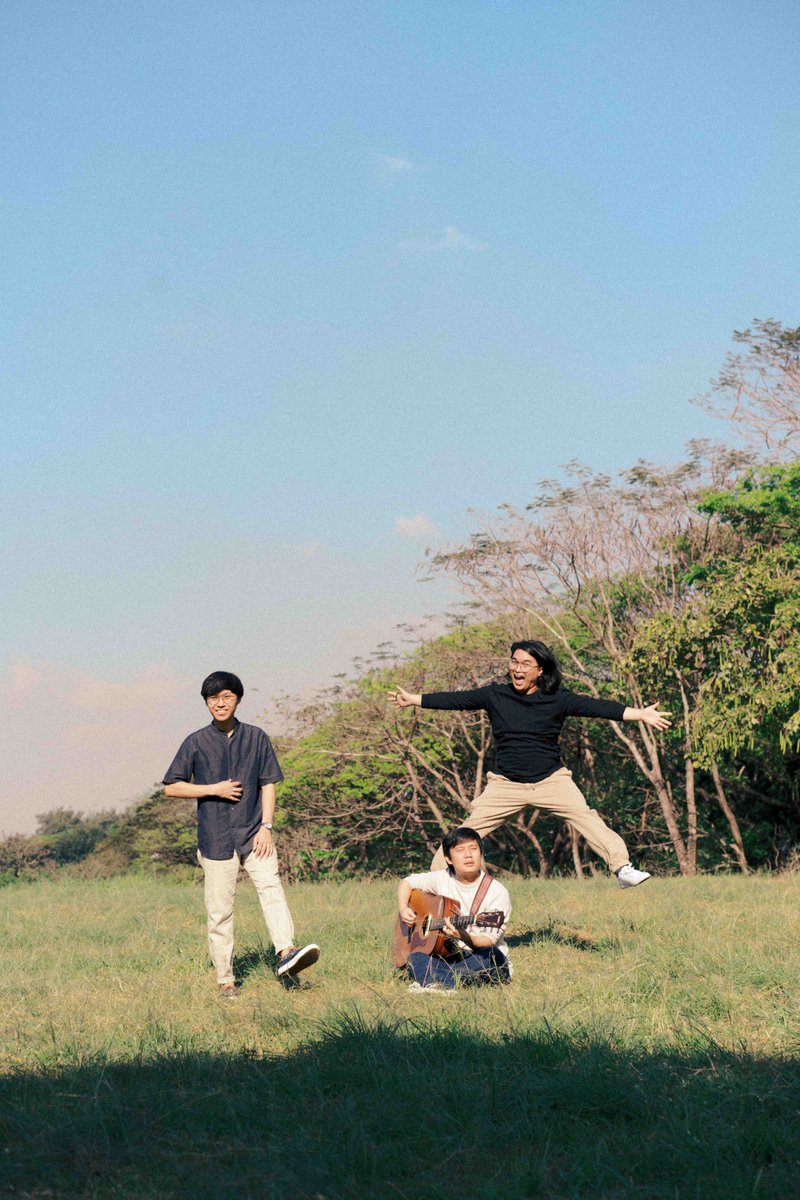 ⛅️ Life has been a bit challenging lately, but that just makes the music even more meaningful.

Join us as we sing our hearts out in our last few gigs this month! Remaining March gig schedule will be posted tomorrow at 7pm.

(April gigs to follow. 😉)

📸 Film 8