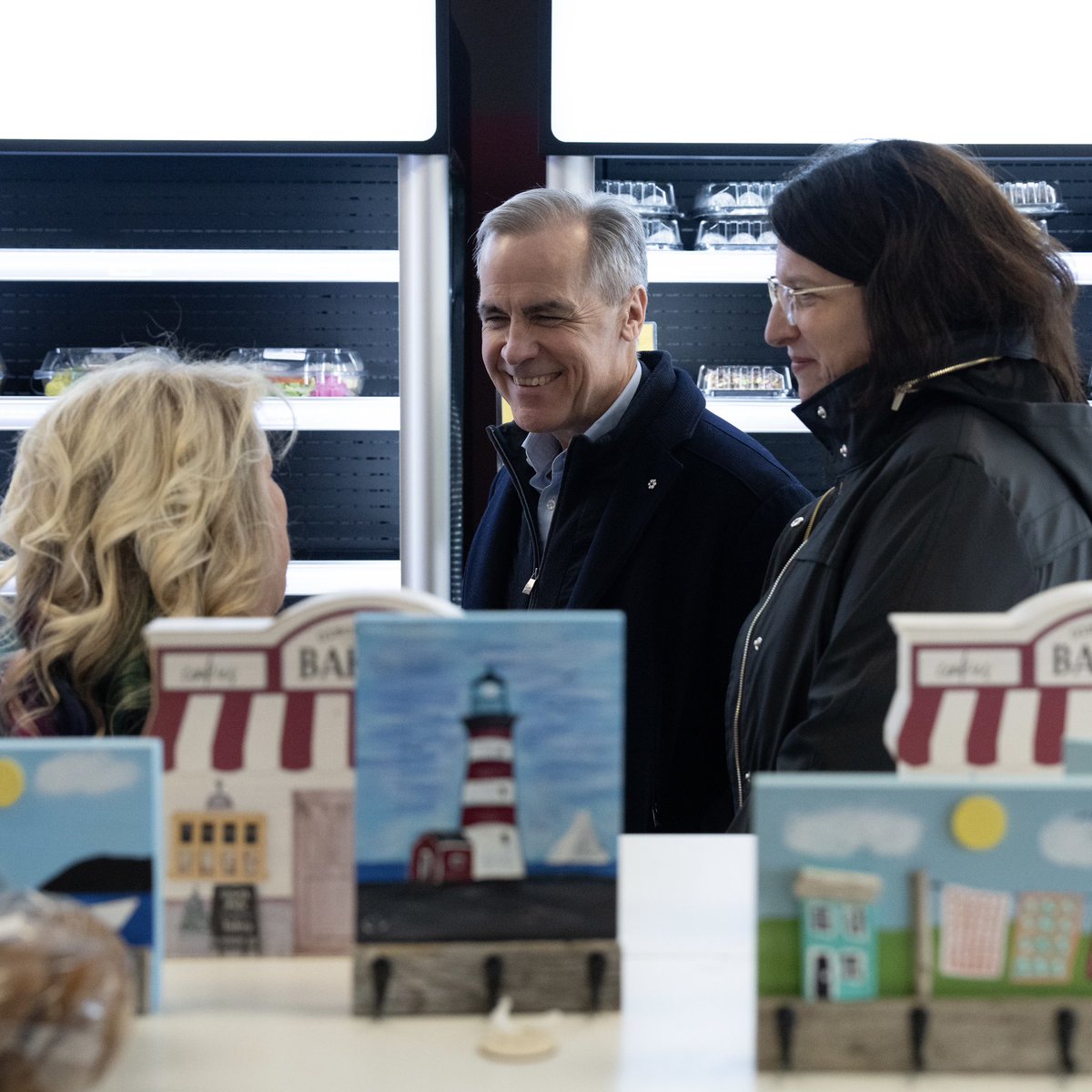 MarkJCarney's tweet image. We’ll cut taxes for the middle class, so you can keep more of your hard-earned paycheck.

When Canadians are better off, our country’s better off. #CanadaStrong