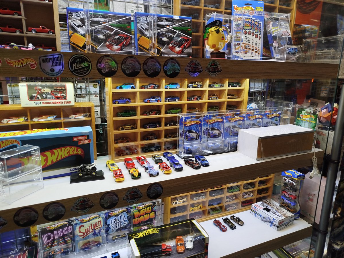 MrsimpleJesse's tweet photo. Checking Out At Some Cool @Hot_Wheels @Mattel And Finding Something that I really Wanted To Have In This Beautiful Hotwheels Store. #X #indonesia #hotwheels #cars #toys #photos #photography #fun #Entertainment #hobby #fun #diecaster #diecast #mattel #hotwheelsindonesia https://t.co/MKvpLPjzZM