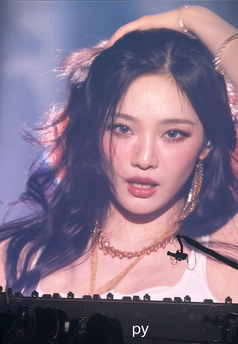 nnglog's tweet photo. her in 2025 too https://t.co/8vJX0jYuLh