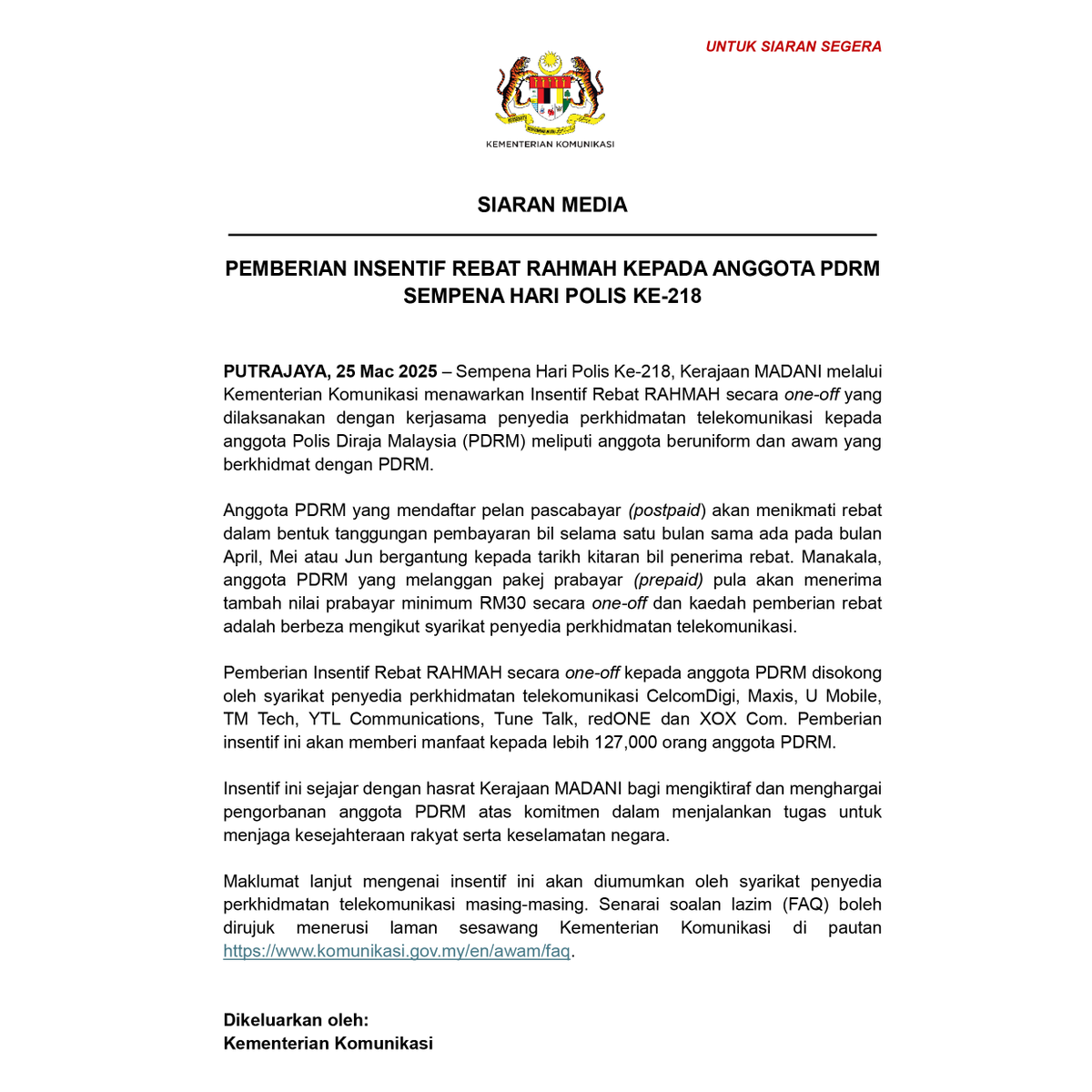 fahmi_fadzil's tweet photo. Biarpun berdepan pelbagai cabaran serta pahit getir, pasukan Sang Saka Biru terus berdiri teguh memastikan keamanan dan keharmonian negara.

Pengorbanan dan jasa yang dicurahkan oleh Polis Diraja Malaysia (PDRM) tidak ternilai harganya.

Sempena sambutan Hari Polis ke-218 hari ini, Kerajaan MADANI melalui Kementerian Komunikasi dengan kerjasama syarikat-syarikat telekomunikasi menawarkan Insentif Rebat RAHMAH secara one-off kepada anggota PDRM. 

Semoga ini sedikit sebanyak dapat menceriakan mereka, lebih-lebih lagi dengan sambutan Syawal yang semakin hampir. 

Selamat Hari Polis, @PDRMsia!

Teruslah berkhidmat dengan penuh adil, dedikasi, amanah dan integriti, demi kesejahteraan rakyat dan negara.