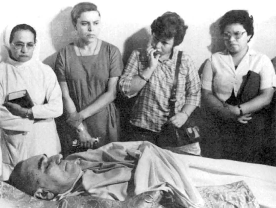 Si me matan resucitaré en el pueblo salvadoreño.

¡Monseñor Romero vive! Que su sangre derramada sea semilla de libertad.