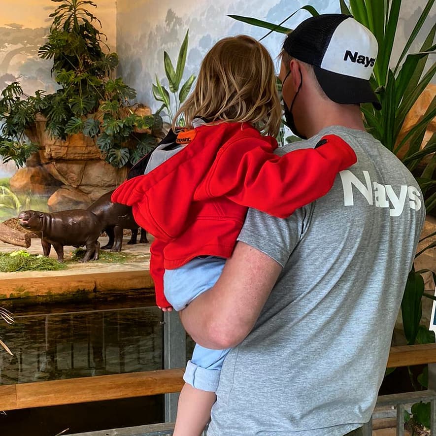 HarrisTracks's tweet photo. First things first—had to check out the baby pygmy hippo. Priorities.
#HippoLove  #WildlifeEncounters #NatureLovers #AnimalKingdom https://t.co/eMlPsBMjD6
