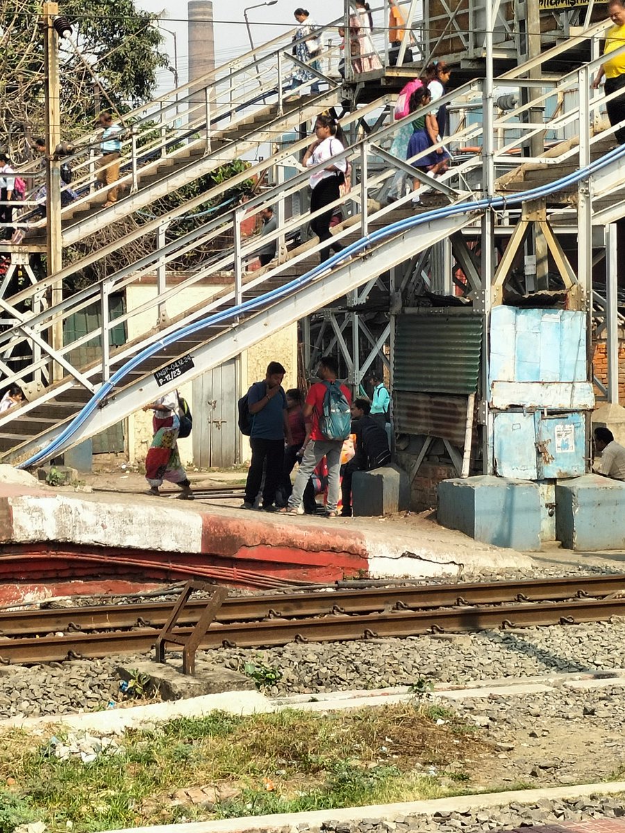 EnjoyingDeepak's tweet photo. @rpfersdah @ErRpf @RailwaySeva Still no action is taken. https://t.co/0sowYVQc1P