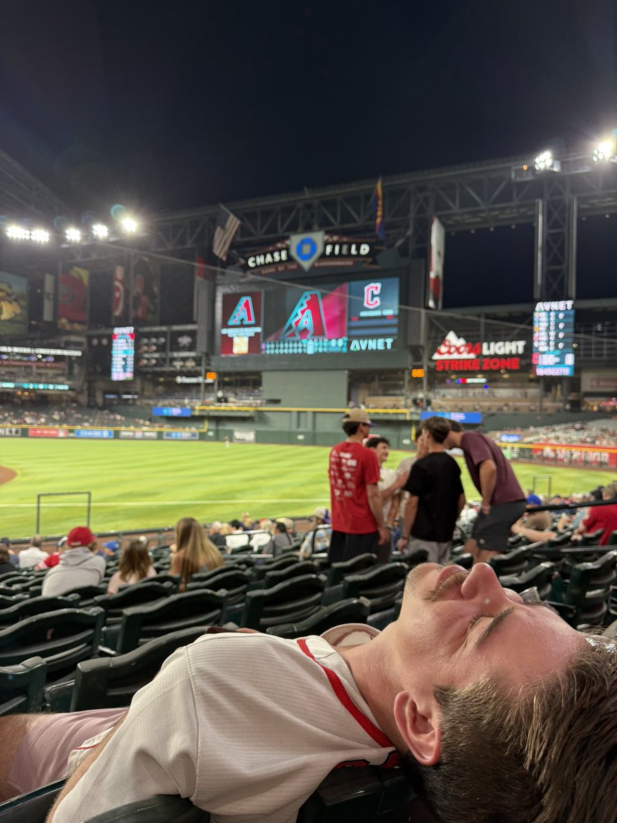 NathanKappel99's tweet photo. 9 dogs 9 drinks 9 innings. We love spring training! @Dbacks #ThisIsMarch #dbacks #whatafan https://t.co/XLLEVkYPrg