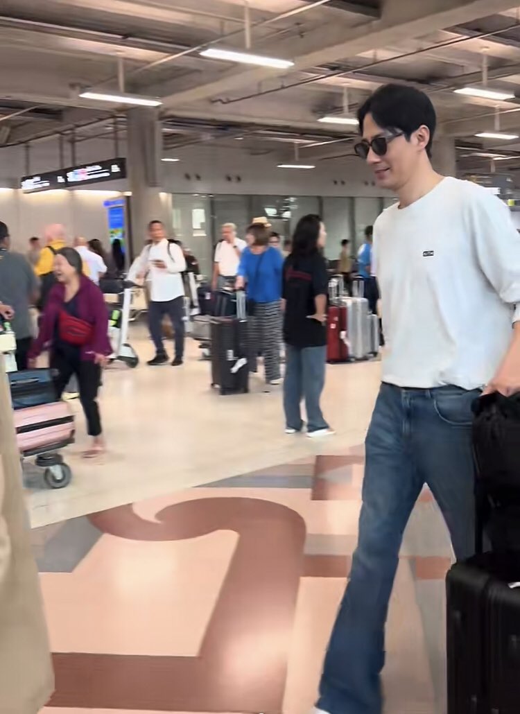 JoInSungPH's tweet image. #JoInSung arrives in Thailand, 
where #Humint continues its shoot.
cto

#조인성 #ZoInSung