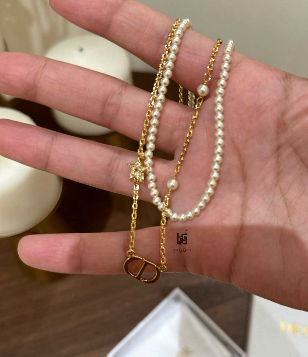 صباح النور والسرور 🌸
سؤال: وش أكثر شي يلفت انتباهك بالشخص اللي قدامك؟
عندي اعتراف: كل ما ألبس سلسال ديور الجديد، ألاحظ الناس تناظرني 👀
توفر توه بموقعنا ، ويمدي يوصلك قبل العيد.
لأن بعض الأشياء لازم تشوفينها على نفسك عشان تعرفين إنها لك! 💫
#ياقوتي #هدايا