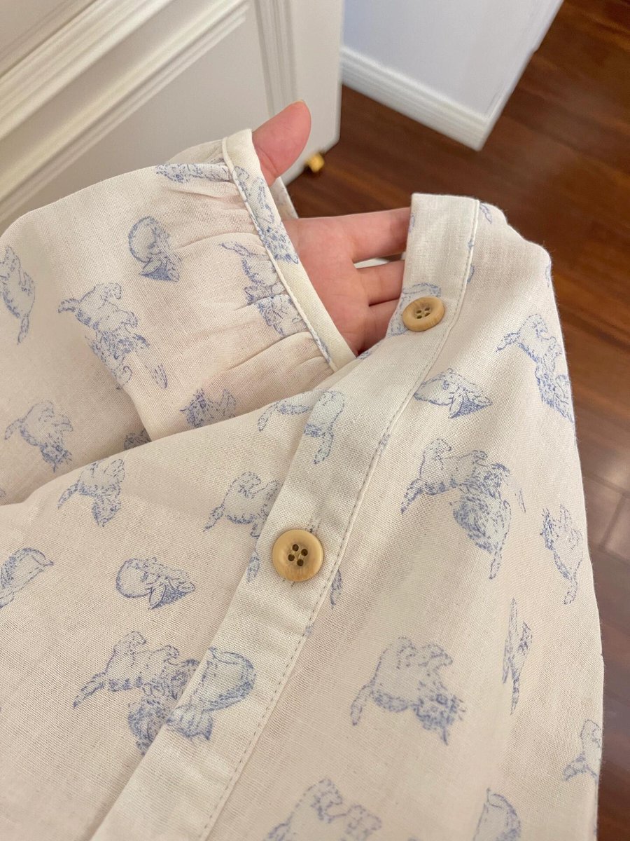 I'm wearing new pajamas tonight 🐈
So comfortable