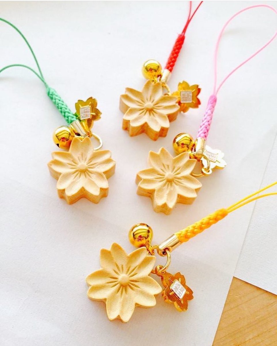 神社裏の誉桜が開花しましたので、毎春恒例の「桜つげ守り」の頒布開始