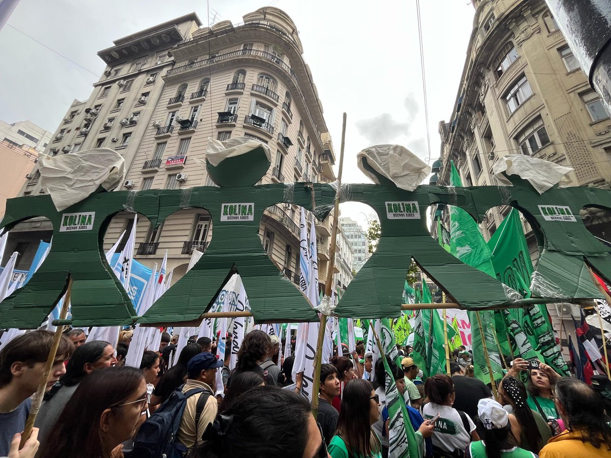KolinaBsAs's tweet photo. ☀️ 24 de marzo | LA MEMORIA EN MARCHA

En la calle, como cada año, por la Memoria, la Verdad y la Justicia. 

30.000 presentes, ahora y siempre. 

#24M #NuncaMás #MemoriaVerdadJusticia https://t.co/qAeomJX1zJ