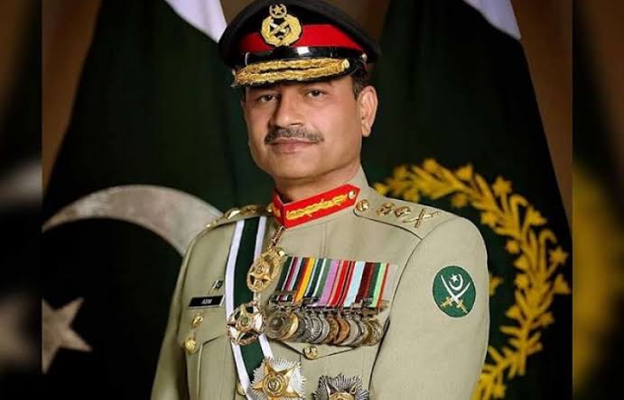 bilal483's tweet photo. چیف آف آرمی اسٹاف محترم جناب سیّد عاصم منير صاحب کی والدہ کا رضائے الہٰی سے انتقال ہوگیا ہے اللہ تعالیٰ مرحومہ کی قبر کو جنت کے باغوں میں سے ایک باغ بنائے اُنکی بخشش و مغفرت فرمائے اور لواحقین کو صبرِجمیل عطا فرمائے (آمین) https://t.co/p0mAcmmEcl