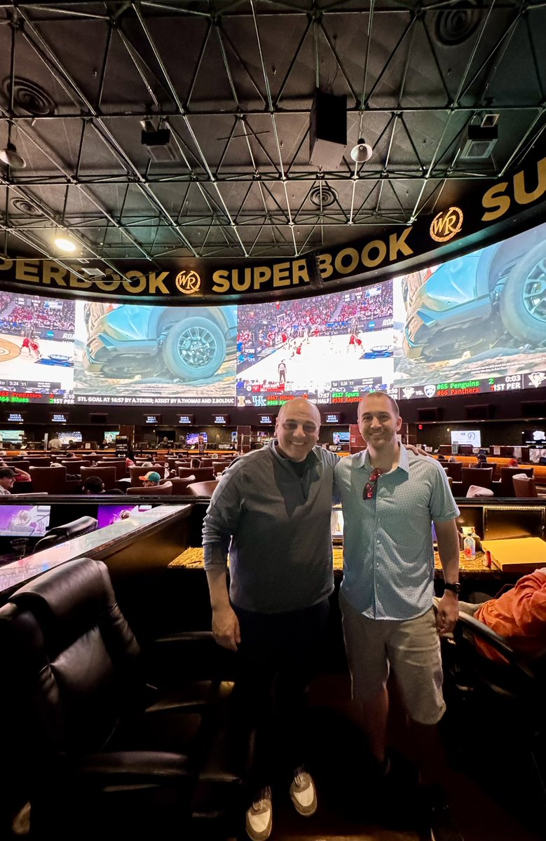 3PeaksTrading's tweet image. Great weekend trip to Vegas to watch some March Madness games. 

And finally was lucky enough to meet up with my pal @jfahmy after all this time which was a blast! Joe is a fantastic market trader and an even nicer person. Check out his new podcast too 👍