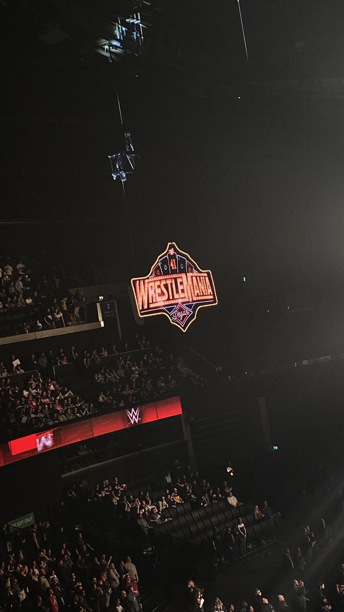 ItsNealHannah's tweet photo. #WWERaw  brilliant night in Glasgow! https://t.co/IrggLMTURd