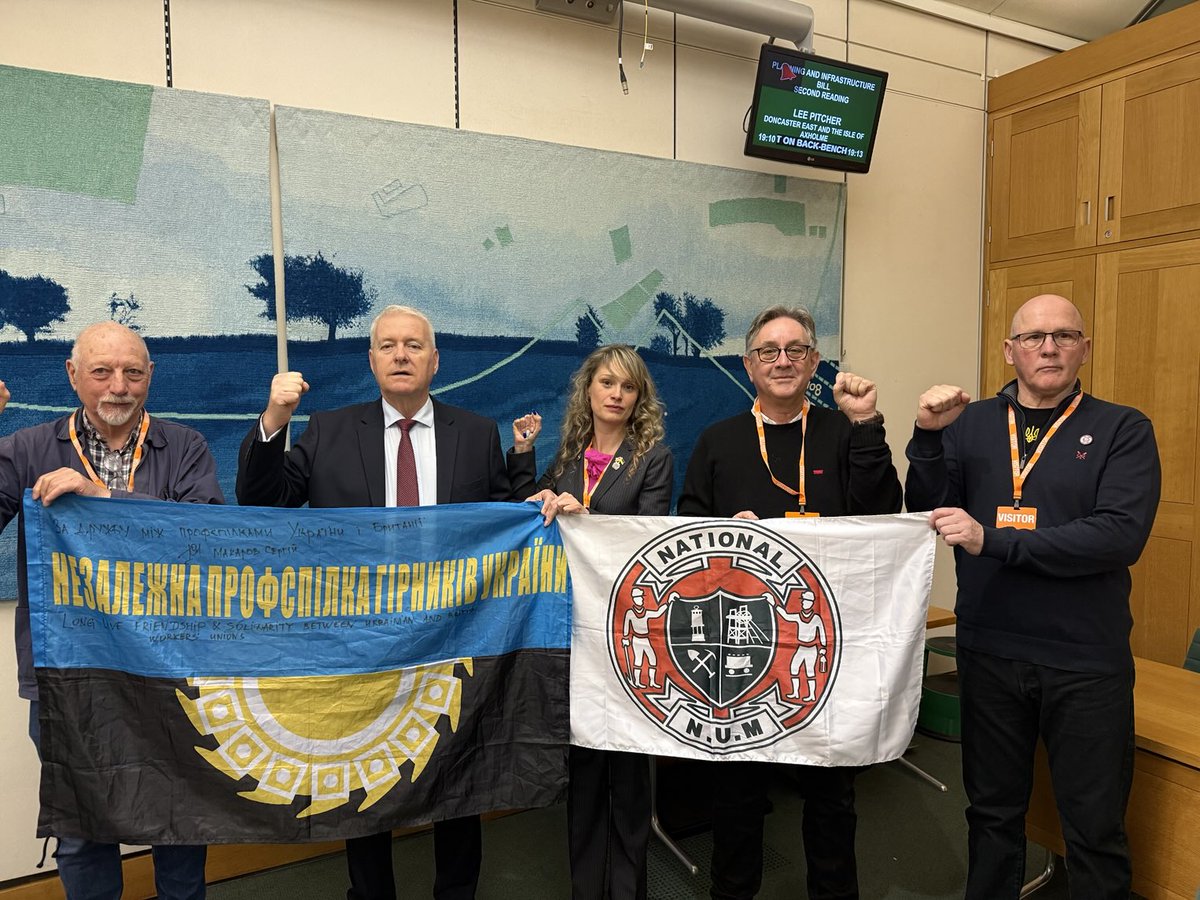 MickAntoniw1's tweet photo. Packed house in Parliament (Westminster )for ⁦@UkraineSol⁩ meeting with ⁦@IanLaveryMP⁩ ⁦@johnmcdonnellMP⁩ ⁦@SaveUkraineSave⁩ 20,000 abducted children https://t.co/7TxIh5mUjo