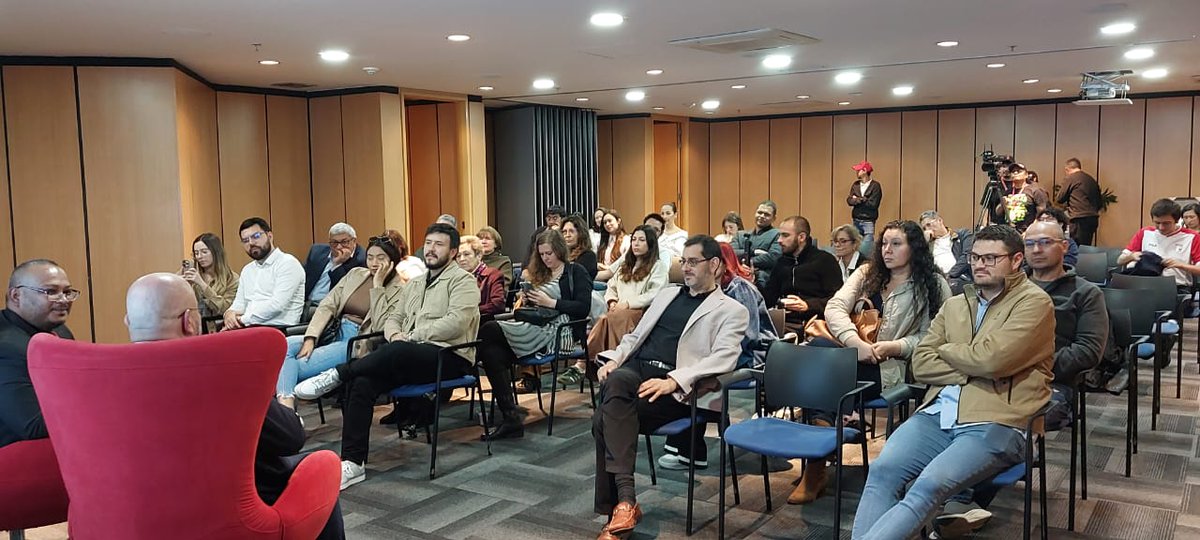 chbarrer's tweet photo. Les comparto imágenes del lanzamiento de mi libro TICnovación Egocéntrica 📘 el pasado sábado. 
👉Adquierelo aquí: https://t.co/8jv7YIXH1Z
📲 Próximamente en Amazon y en la Librería Nacional 📚.
¿No pudiste asistir? 😢 Puedes revivirlo aquí 🎥:
👉 https://t.co/QsNKjJlBsr https://t.co/J4oSYGd0uK