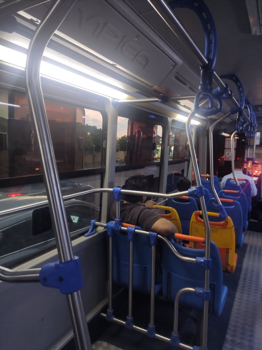 ylamberts's tweet photo. #LOJASTRANS placa #GBP8108 nuevamente haciendo lo que les da la gana uno les reclama y responden "no vale el aire y yo sigo cobrando 0,30 o bájate", quién manda aquí? El chofer? La línea? O la autoridad? @WilsonCanizares @ComunidLaAurora @ATM_Transito @ATMGuayaquil @EmergenciasEc https://t.co/Lza1u6XRTY