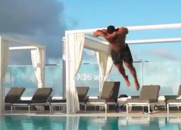 TheGlobal_Index's tweet image. Dude really proud of spending 4 minutes mid air 🤣🤣