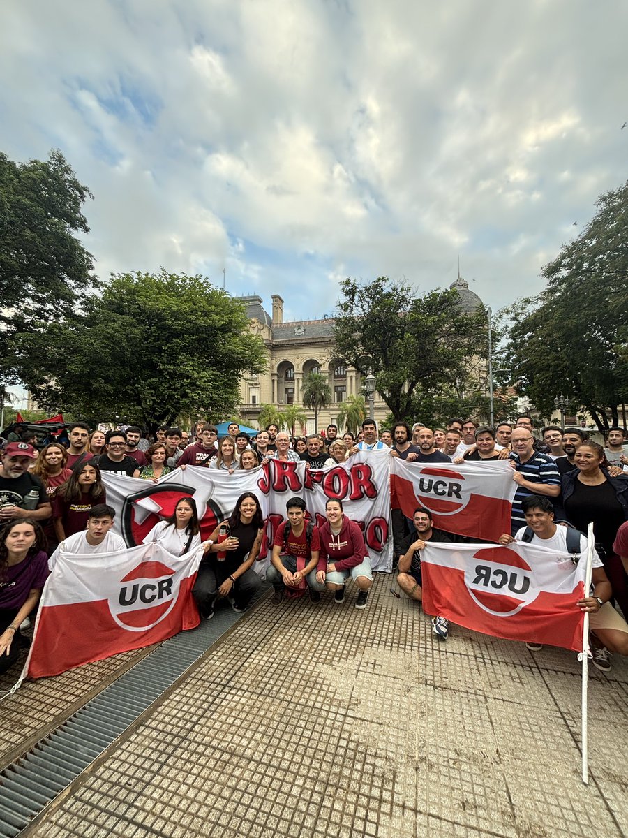 chechobasile's tweet photo. #DíaDeLaMemoriaPorLaVerdadYLaJusticia 

Seguímos reafirmando nuestro compromiso con la justicia, la paz, la defensa de la libertad y la consolidación de la democracia que nos pertenece a todos. 

#NuncaMás https://t.co/LGXAjkJL3j
