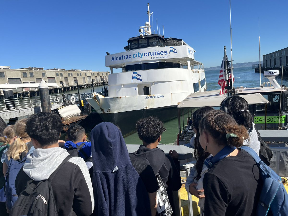 MustangsPHMS's tweet image. It was a beautiful day on the Bay today! Our 6th grade visited Alcatraz. #PHMSMustangsPRIDE 💚🐎 @MtDiabloUSD