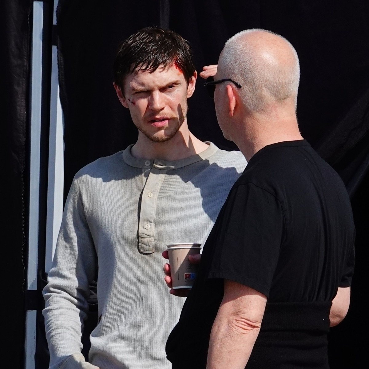 MidiaEPBR's tweet photo. 🚨+45 Imagens UHQs do Evan Peters ao lado de Ryan Murphy gravando "The Beauty" em Venice Itália, 24/03! Acesse todas as fotos: https://t.co/LWEGyWRQzX https://t.co/wi4hhuIhMF