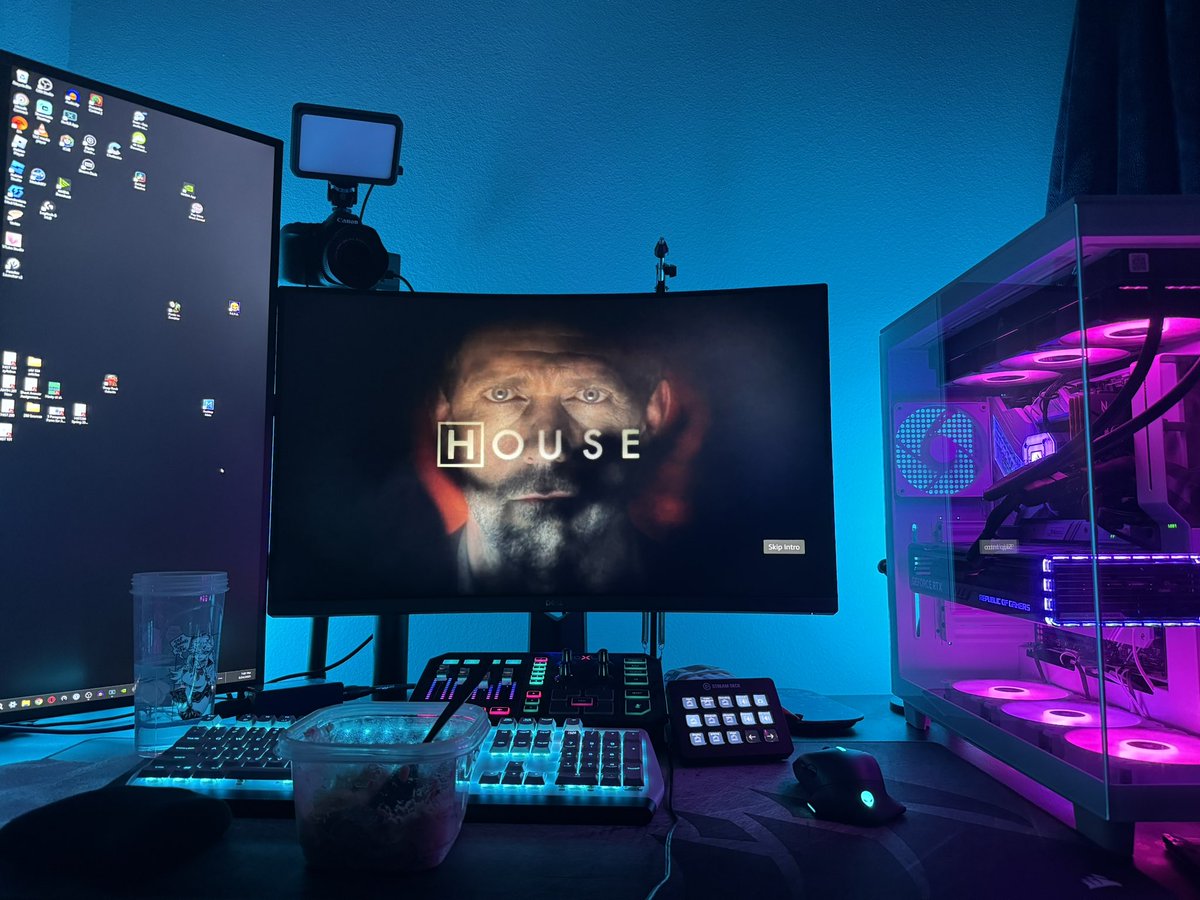 AmmoCanTV's tweet photo. Battlestation https://t.co/RbcmcbdVPy