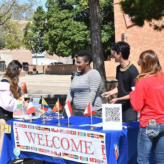 SamHoustonState's tweet photo. Lost in translation? Couldn’t be us 😸🐾
#InternationalStudentWeek | #SamHoustonState https://t.co/jTmUqCfQ4z