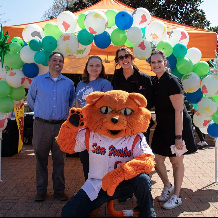 SamHoustonState's tweet photo. Lost in translation? Couldn’t be us 😸🐾
#InternationalStudentWeek | #SamHoustonState https://t.co/jTmUqCfQ4z