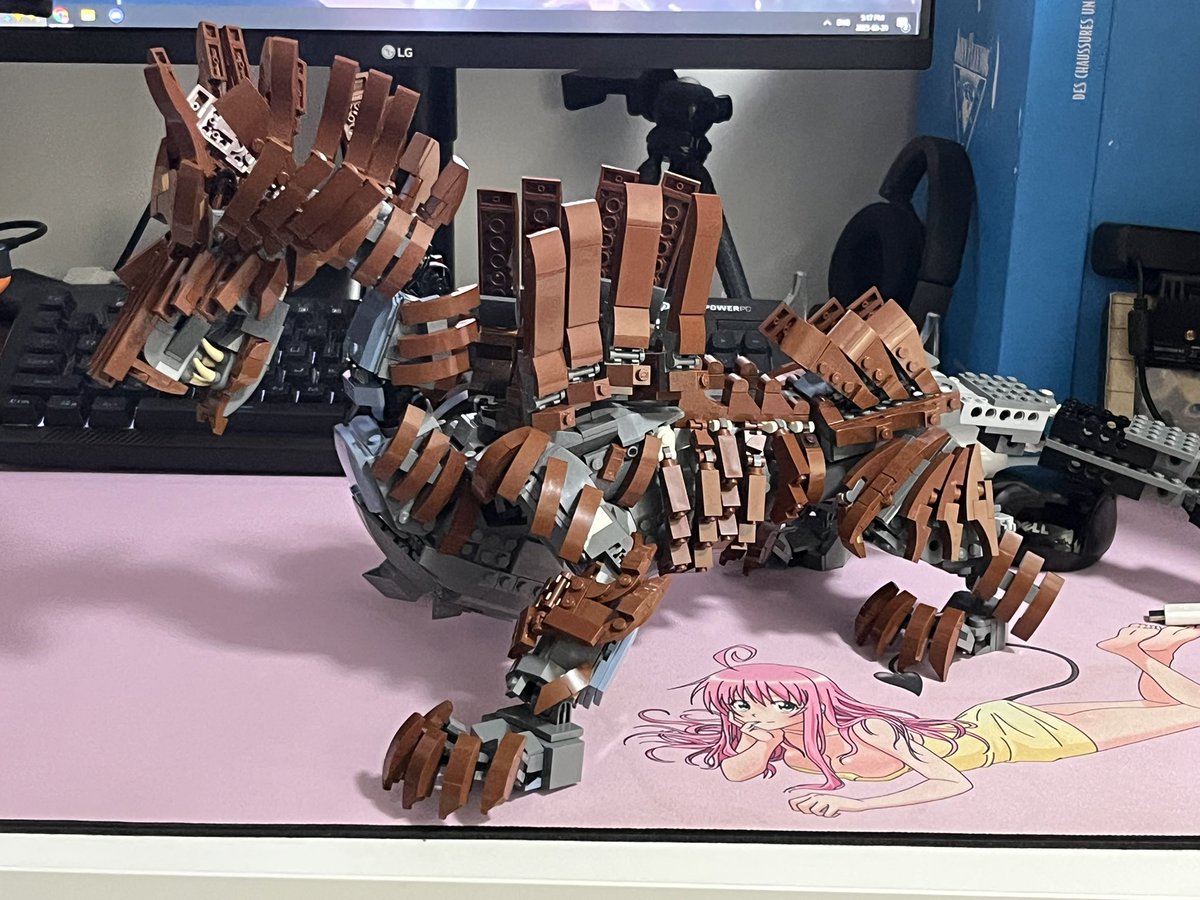 PikminJakob's tweet photo. All that’s left is the tail now…
(I’ll finalize the ridges/plates in the instructions model)

I need to get more parts to finish but thank you for the support so far! Hope to get it done soon https://t.co/v2erpFn5bk