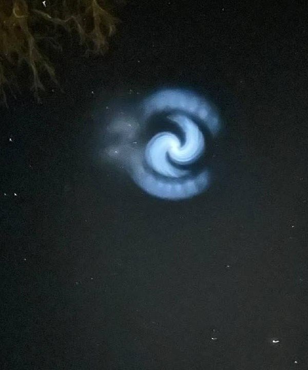 KL_Videos's tweet photo. Distintos medios reportan la aparición de un asombroso espiral luminoso en los cielos de Europa
#ALERTA #URGENTE #ULTIMAHORA #BREAKING https://t.co/khouJX1b40