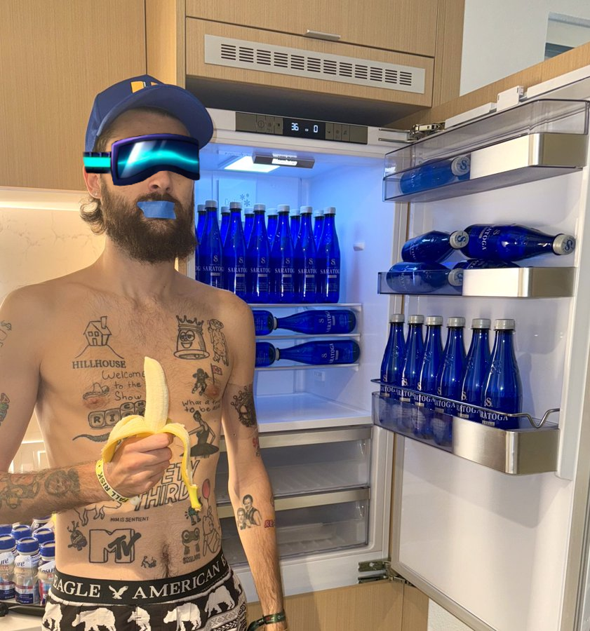SoljakCTO's tweet photo. Sparking water ..check ✅

Bananas              ..check ✅

Goggles              ..check 🍹🥽✨

@SolJakey's brain has been Soljak'ed 🧠����

Solana is just better with the #Soljak vibes 🔥 https://t.co/EK0JlSATLa