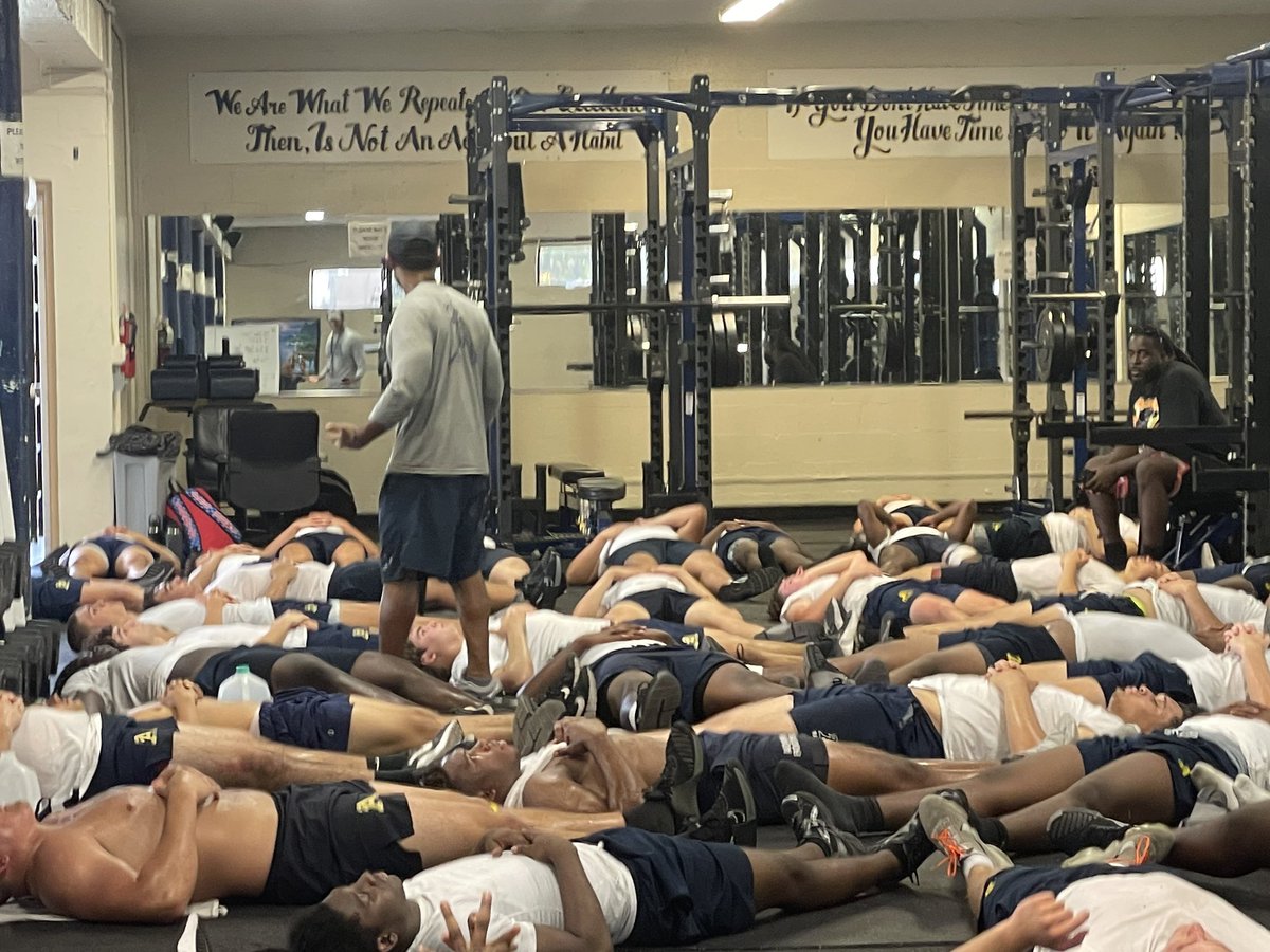 Aquinas Football (@sta_football) on Twitter photo 🔹🔸 Give your best effort to those you owe a debt of gratitude🔸🔹
#FTF
#Brotherly_Love
#YouGoWeGo
<a href="/CoachHarriott/">Roger Harriott</a> 🔹🔸 Give your best effort to those you owe a debt of gratitude🔸🔹
#FTF
#Brotherly_Love
#YouGoWeGo
<a href="/CoachHarriott/">Roger Harriott</a>