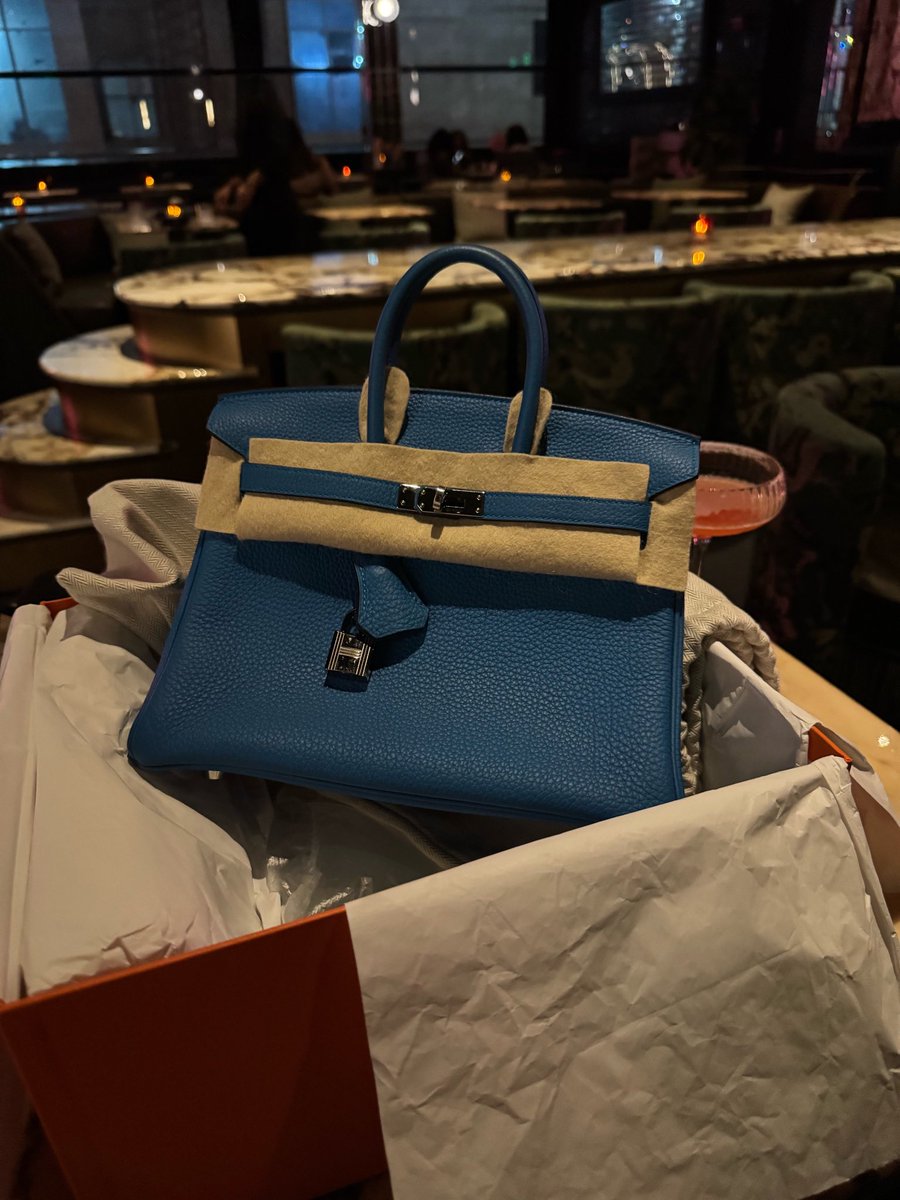 Surprises at dinner. Thank you baby🥺🤍