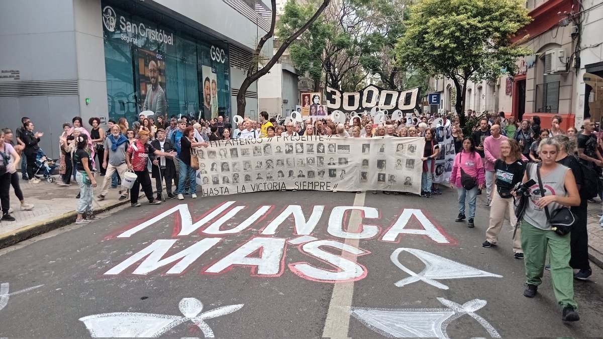 FOL_Rosario's tweet photo. #ROSARIO  #24M #MEMORIA
A 49 años del golpe militar mas sangriento de la historia argentina

Hoy en un nuevo aniversario, el Frente de Organizaciones en Lucha salió a la calle al igual que cientos de organizaciones hermanas. https://t.co/3KONbxbsG6