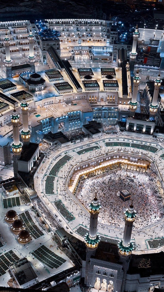 مشهد عظيم يجعلك تحمد الله بلا عدد على نعمة هذا البلد العظيم:
يارب ياذا الجلال والإكرام احفظ خادم الحرمين الشريفين الملك سلمان بن عبدالعزيز وولي عهده الامين الامير محمد بن سلمان.
اللهم اعزهم بعزك ياكريم
واحفظ بلادنا من عبث العابثين، 
اللهم من اراد بلادنا بسوء فرد كيده في نحره.