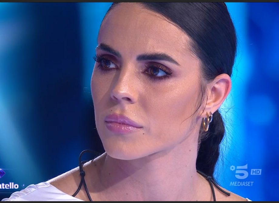renee66316926's tweet photo. Non sei uscita perché hai sbagliato in qualcosa, come persona e ne come coppia. La realtà è che sei uscita perché hai dovuto pagare lo scotto di esserti messa contro un fandom attualmente più forte di tutti.

Perdonaci amore bello. Abbiamo fatto il possibile #SHAILENZO https://t.co/K4q2cTJQlq