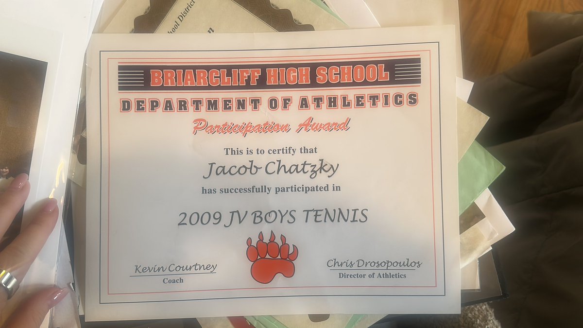 Emily Newman tweet media