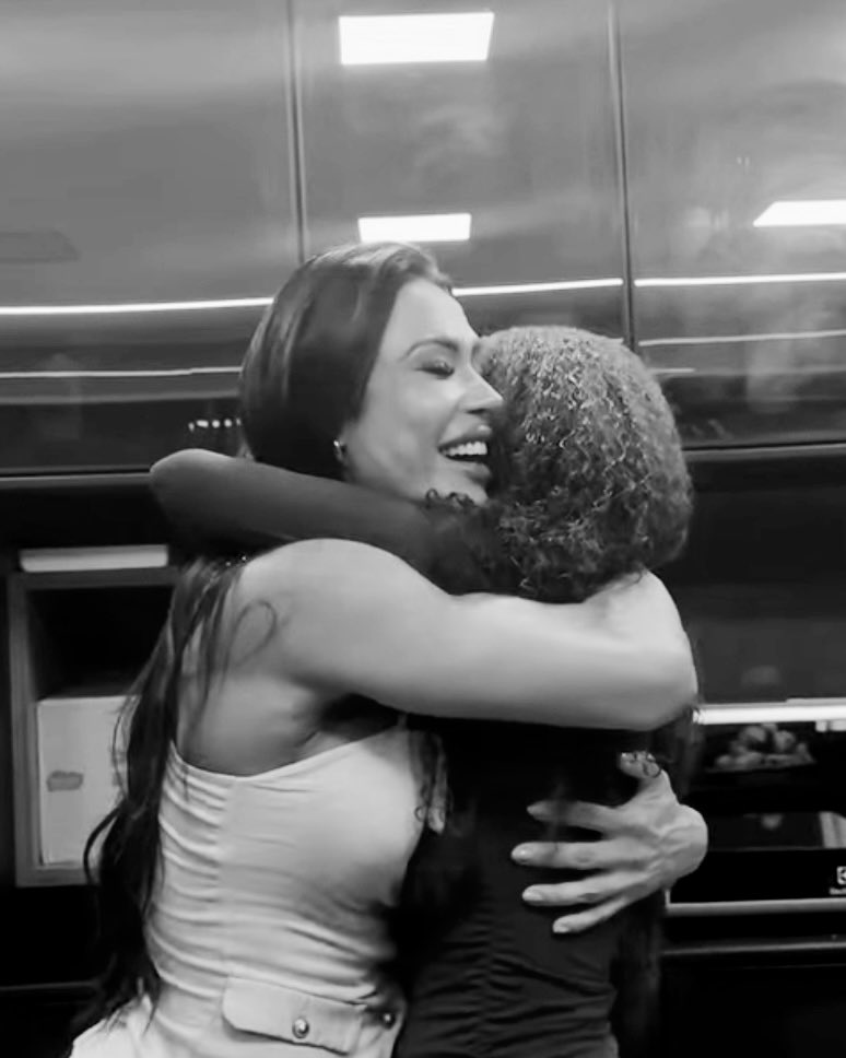 GraOficial's tweet photo. Precisa de legenda? ❤️

@GiJacobina_

#EquipeGra https://t.co/Ni9aQ3aspa