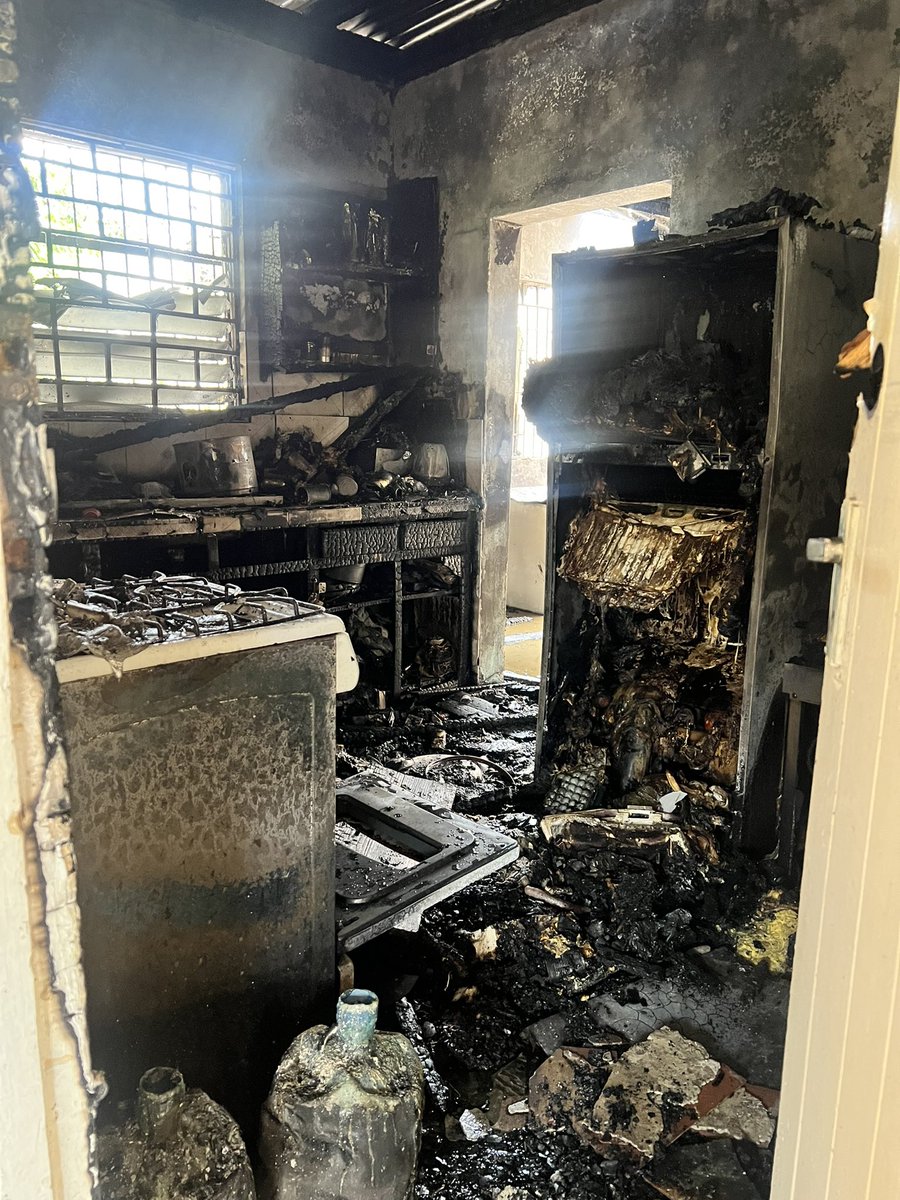 Lnzy_594's tweet photo. A close friend recently lost everything in a fire at her home. Luckily no lives were lost but they lost literally everything else. 💔 Please help in anyway possible! Even just be sharing the link 🙏🏾

https://t.co/F0i7SZXBrB https://t.co/6Vj9PSplHl