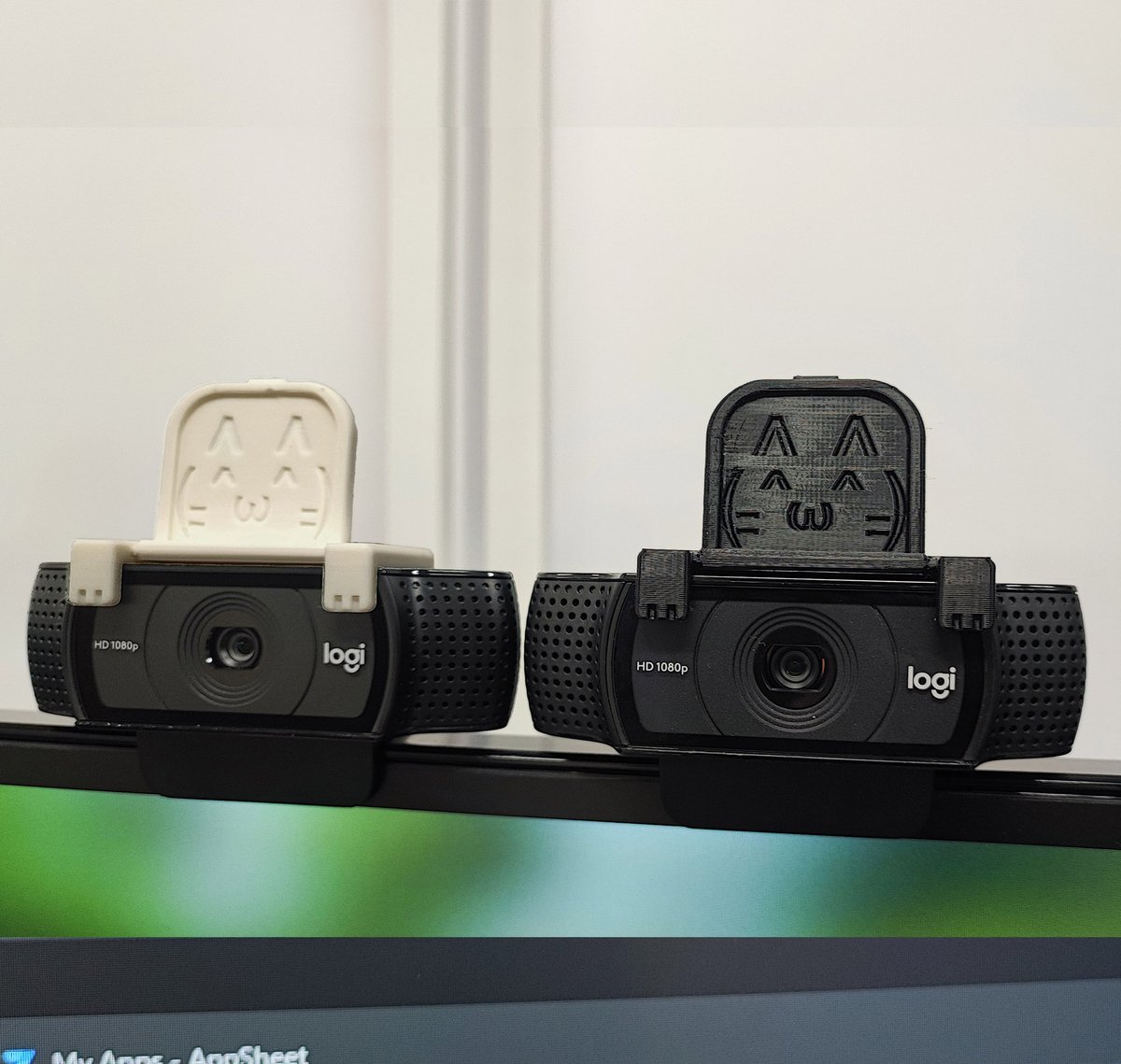 dipross_jp's tweet photo. Webカメラのフタつくりましたニャー
#閉じてる時は気づかれない #3DPrinter #Raise3D #猫グッズ https://t.co/yEEdFYuezA