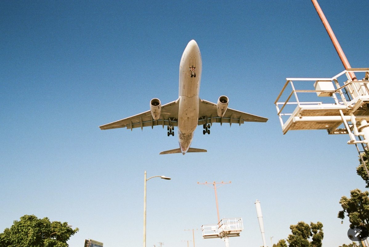 InSightOut35742's tweet image. 「华尔街每日风向标0325」

空中換票神器走紅：Point.me與Seats.aero大比拼。里程票搜尋引擎助用戶一鍵查詢各大航司積分航班。數據中介工具將成旅遊科技創業關鍵突破點。旅行積分網站為航班兌換帶來透明度，數位資產評估與換算將成新資產管理模塊。

#PointsOptimization